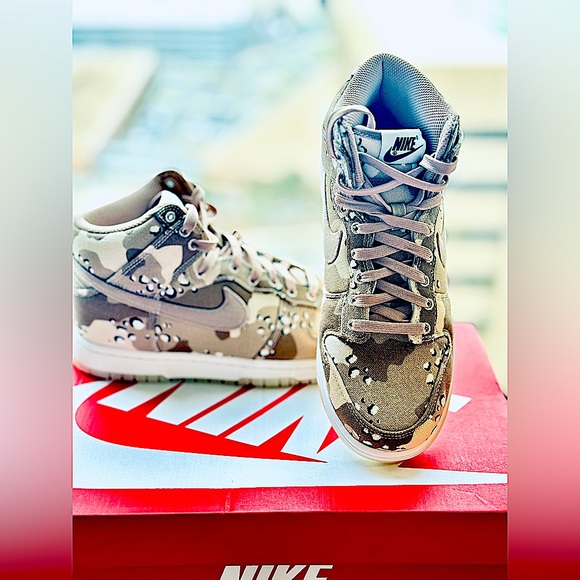 women camo dunks